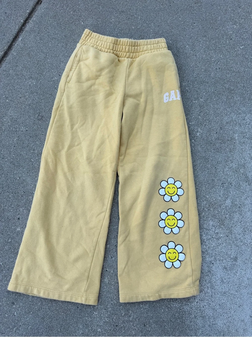 GAP wide leg Yellow Kids Sweatpants with Smiling Daisy